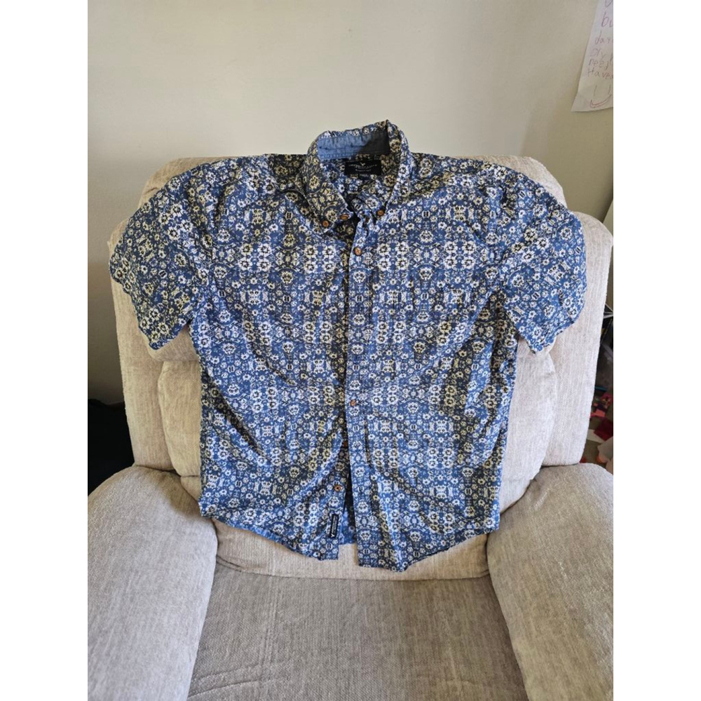 American Eagles summer blue shirt. Size M